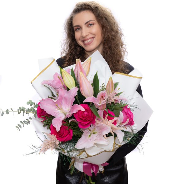 BUCHET REGAL CU TRANDAFIRI SI CRINI