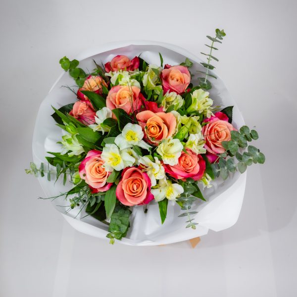 BUCHET DELICAT IN NUANTE DE PIERSICA