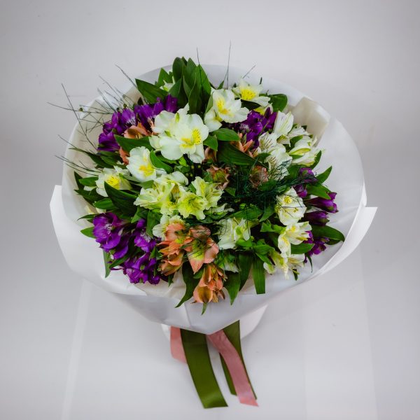 BUCHET SIMFONIE IN ALB SI MOV