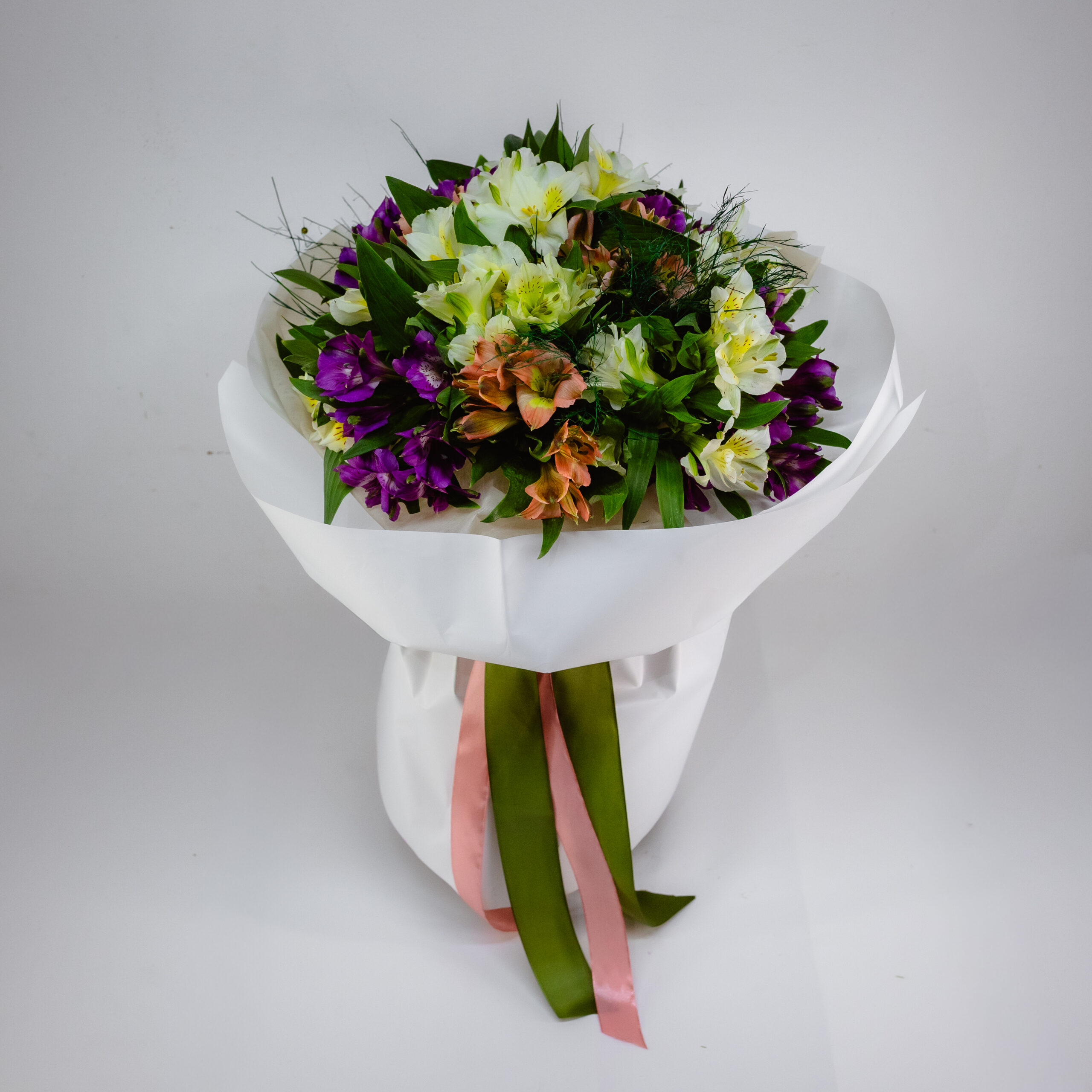 BUCHET SIMFONIE IN ALB SI MOV 3 BUCHET SIMFONIE IN ALB SI MOV - imagine 3