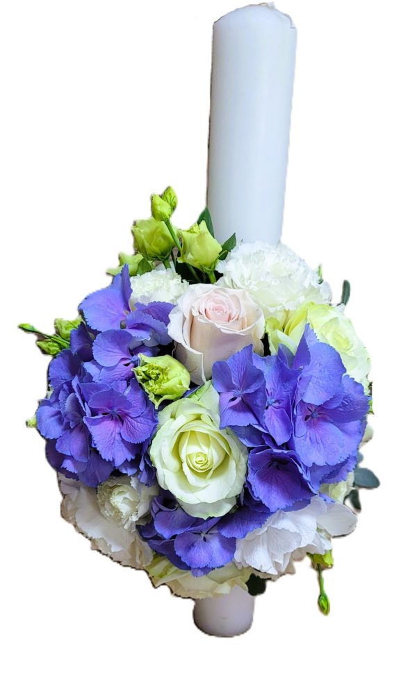 LUMANARE DE BOTEZ CU TRANDAFIRI, HORTENSII MOV SI LISIANTHUS