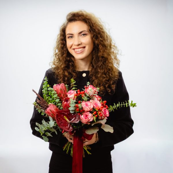 BUCHET NOBIL CU PROTEA SI TRANDAFIRI