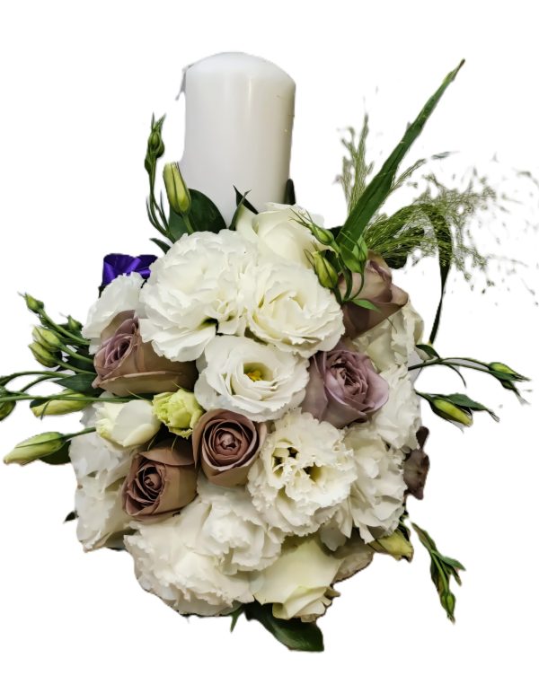 LUMANARE DE BOTEZ CAPPUCCINO CU TRANDAFIRI SI LISIANTHUS