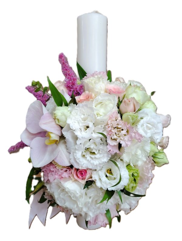 LUMANARE DE BOTEZ CATIFELATA CU ORHIDEE, LISIANTHUS, TRANDAFIRI SI ASTILBE