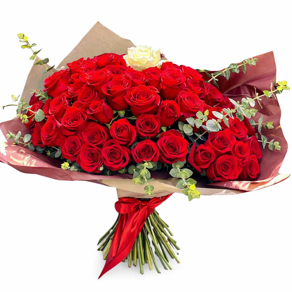 BUCHET IMPERIAL CU 101 TRANDAFIRI ROȘII ȘI ACCENT ALB 1 BUCHET IMPERIAL CU 101 TRANDAFIRI ROȘII ȘI ACCENT ALB