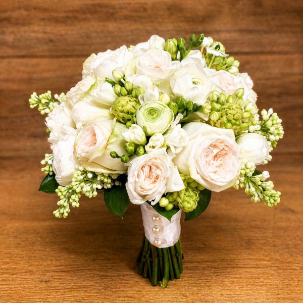 BUCHET DE NUNTĂ RAFINAT ÎN NUANȚE IVORY CU TRANDAFIRI ȘI RANUNCULUS